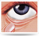 頭仰后，用食指將下眼瞼下拉，使其成袋狀