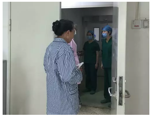 李媽媽走進手術室